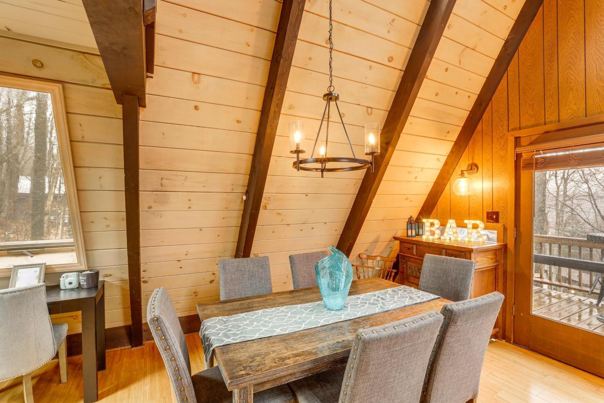 A-Frame Cabin With Hot Tub 1 Mi To Beech Mountain! エクステリア 写真