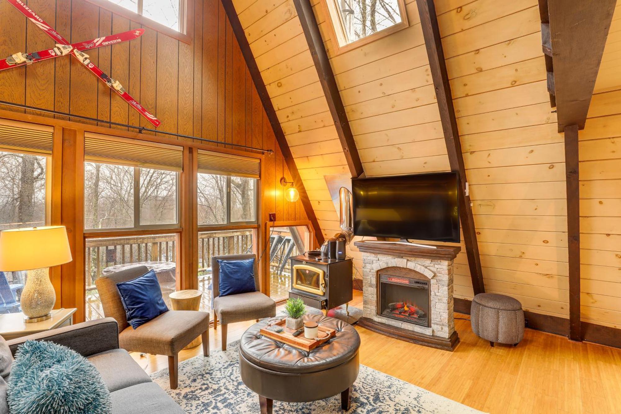 A-Frame Cabin With Hot Tub 1 Mi To Beech Mountain! エクステリア 写真