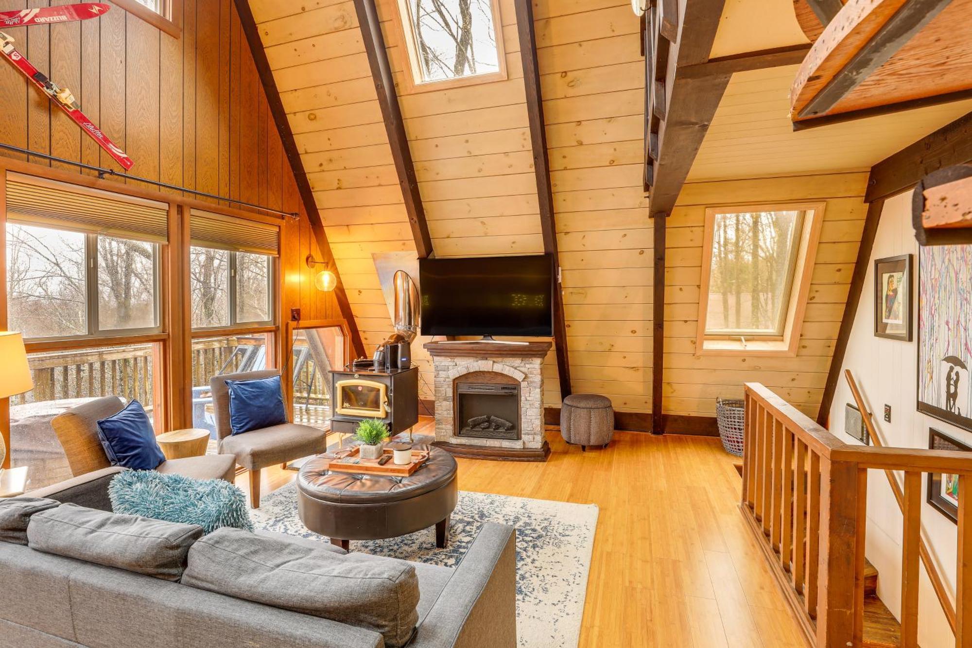A-Frame Cabin With Hot Tub 1 Mi To Beech Mountain! エクステリア 写真