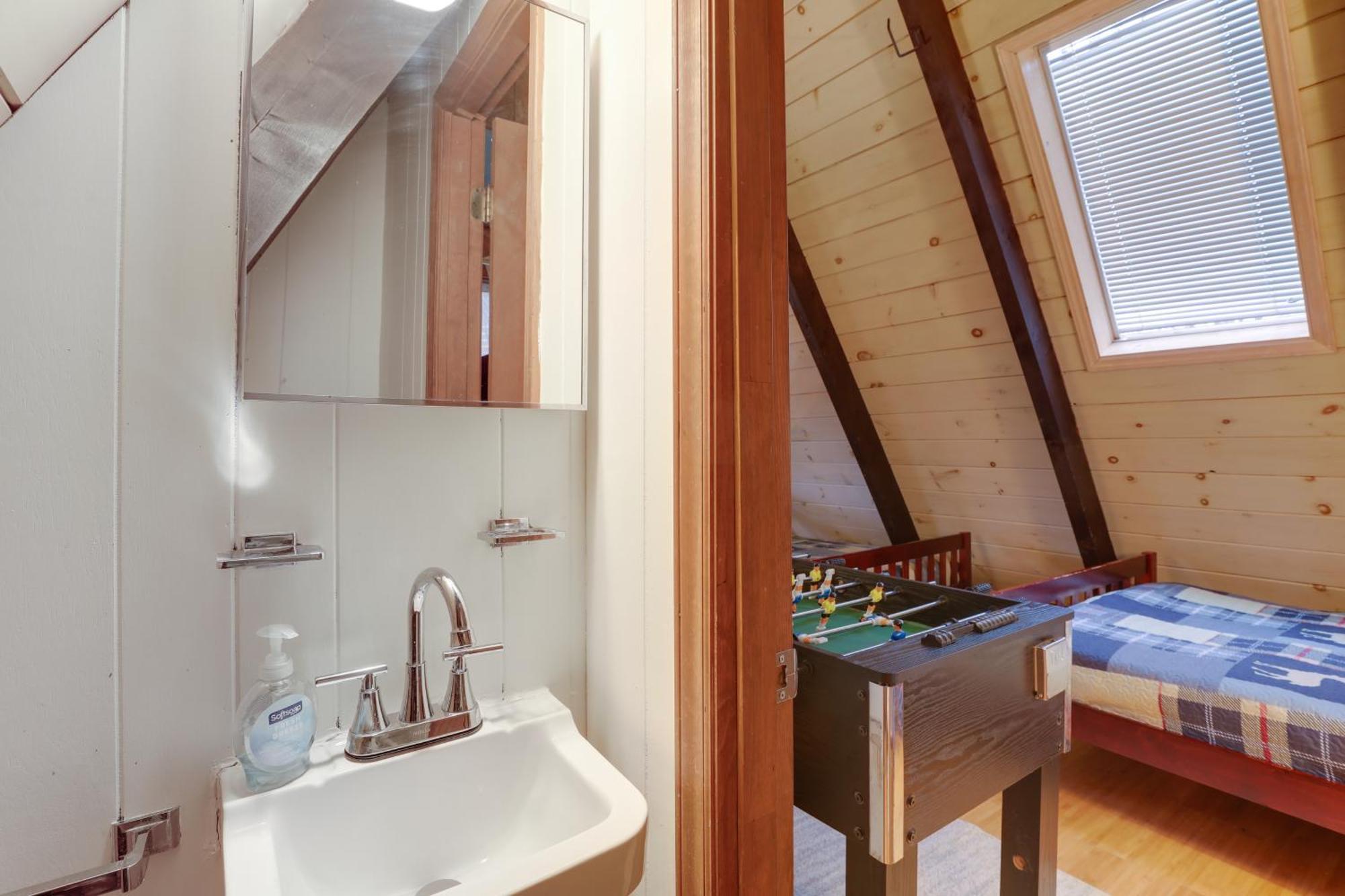 A-Frame Cabin With Hot Tub 1 Mi To Beech Mountain! エクステリア 写真
