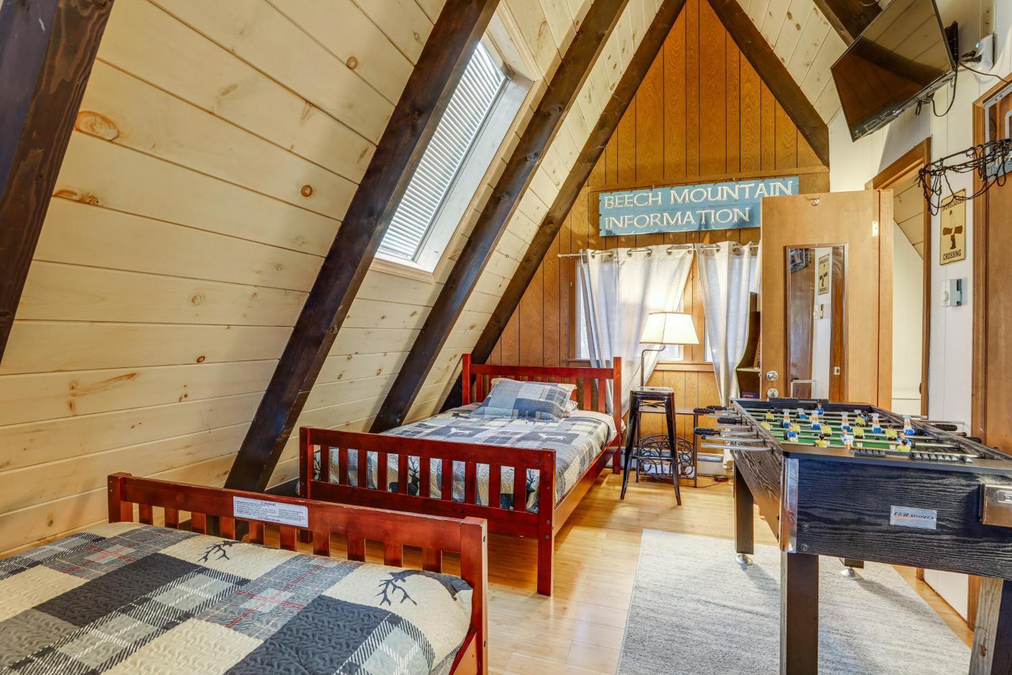 A-Frame Cabin With Hot Tub 1 Mi To Beech Mountain! エクステリア 写真