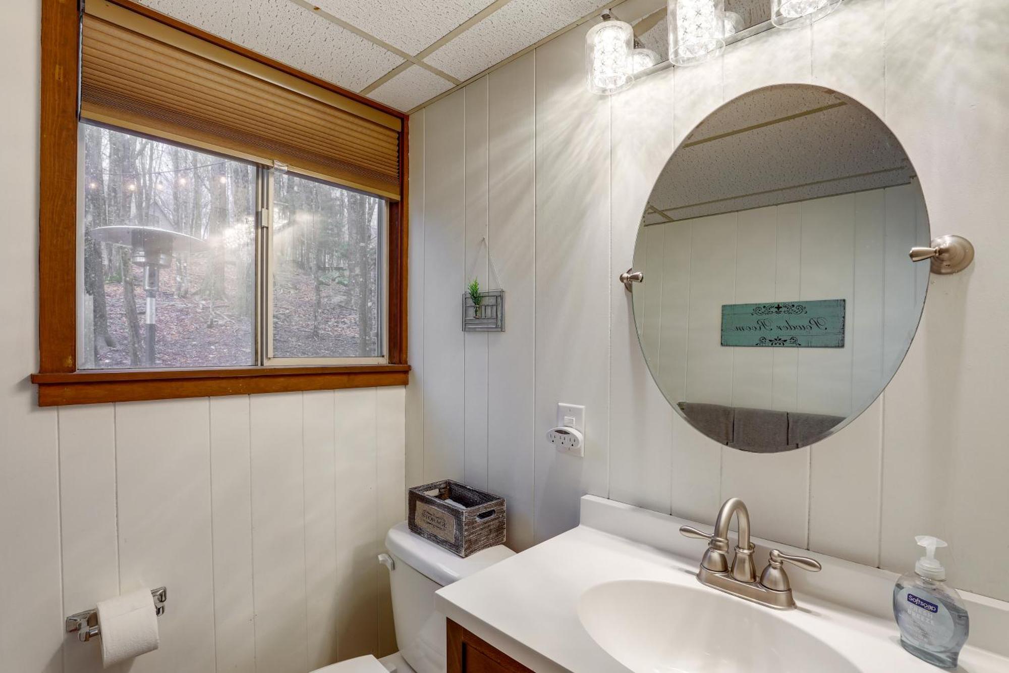 A-Frame Cabin With Hot Tub 1 Mi To Beech Mountain! エクステリア 写真
